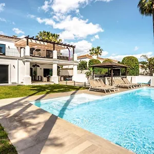 Villa New Zacaluca Pool Sauna & Gym, Marbella